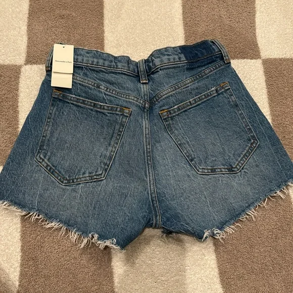 Abercrombie and fitch mom high rise shorts. Brand new and never worn. - Picture 2 of 3